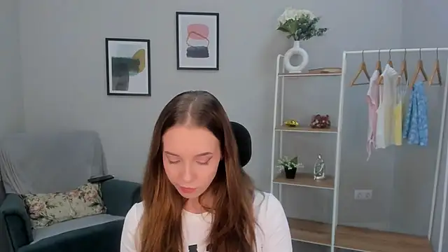 Nina Crown online show from March 23, 1:26 pm