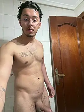 Snapshot of 16jhefry16 chatting on March 15, 2:34 pm 16jhefry16 online show from March 15, 2:34 pm