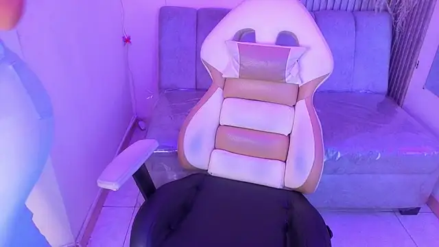 miiaboss  online show from July 25, 12:31 am