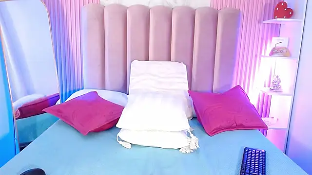 ArianaRougee online show from April 25, 1:41 pm