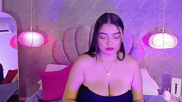 Snapshot of ArianaRougee chatting on July 11, 3:31 am ArianaRougee online show from July 11, 3:31 am