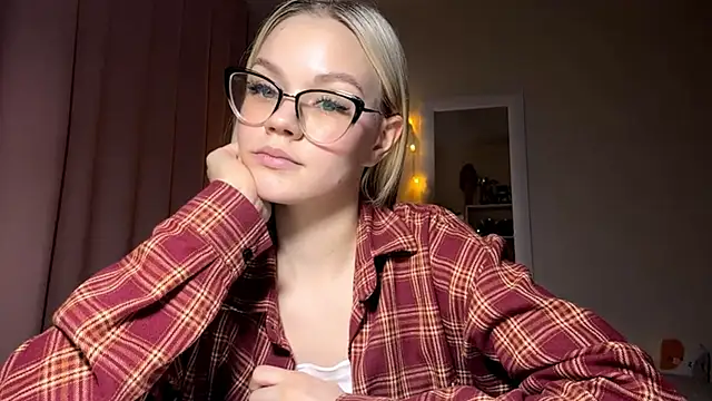 MiaCashe online show from March 11, 3:07 pm