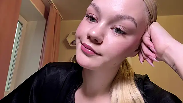 MiaCashe online show from July 1, 3:12 pm