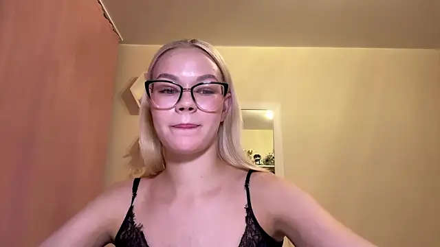 MiaCashe online show from July 7, 5:06 pm