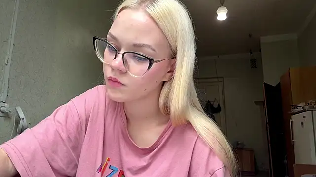MiaCashe online show from July 17, 11:06 am