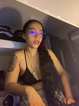 Snapshot of Maluxx333 chatting on July 14, 12:46 am Maluxx333 online show from July 14, 12:46 am