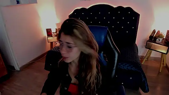 SaraRoadess online show from March 6, 8:27 pm