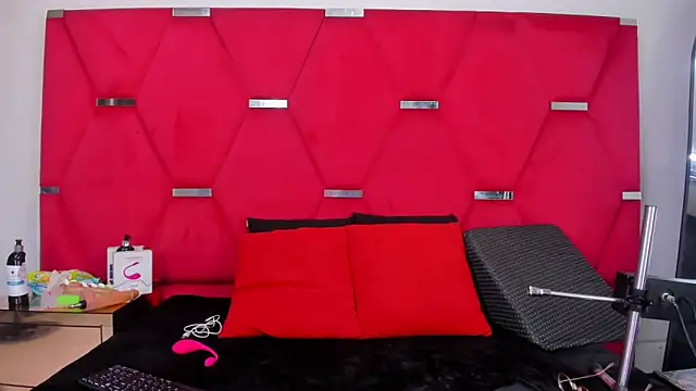 Alicee Grey online show from June 10, 1:10 pm
