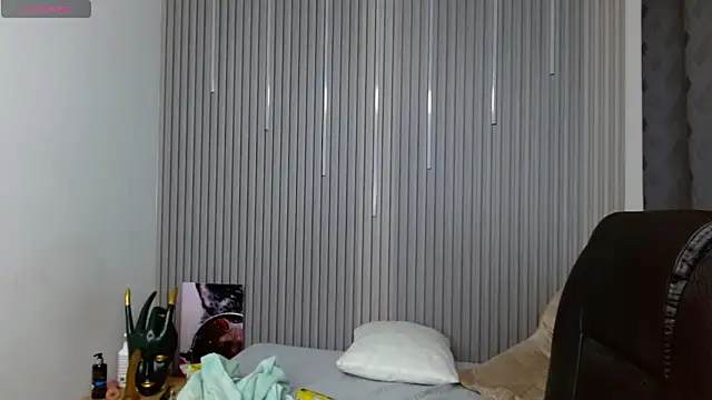 Snapshot of Julian_Smith21 chatting on May 4, 3:35 am Julian Smith21 online show from May 4, 3:35 am