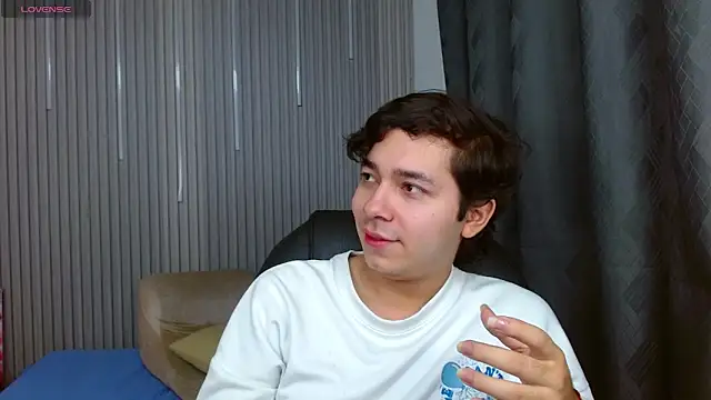 Snapshot of Julian_Smith21 chatting on June 15, 4:25 am Julian Smith21 online show from June 15, 4:25 am