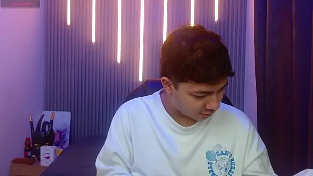 Snapshot of Julian_Smith21 chatting on July 12, 3:52 am Julian Smith21 online show from July 12, 3:52 am