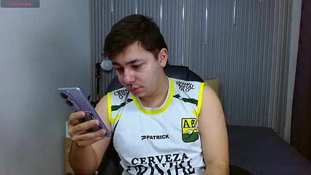 Snapshot of Julian_Smith21 chatting on July 21, 11:18 pm Julian Smith21 online show from July 21, 11:18 pm