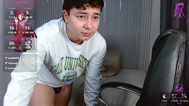 Snapshot of Julian_Smith21 chatting on July 28, 2:35 pm Julian Smith21 online show from July 28, 2:35 pm