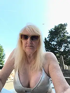 Snapshot of Heidiblueeyes chatting on May 29, 8:12 am Heidiblueeyes online show from May 29, 8:12 am