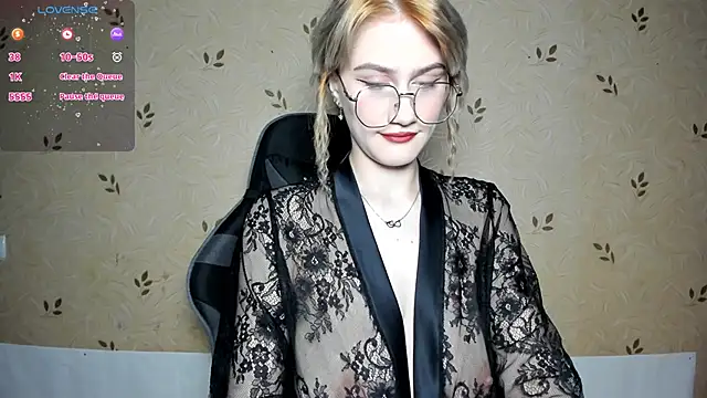 Snapshot of NicoleDaviss chatting on June 12, 7:35 pm NicoleDaviss online show from June 12, 7:35 pm