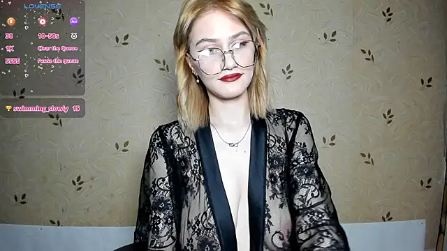 Snapshot of NicoleDaviss chatting on June 19, 7:17 pm NicoleDaviss online show from June 19, 7:17 pm