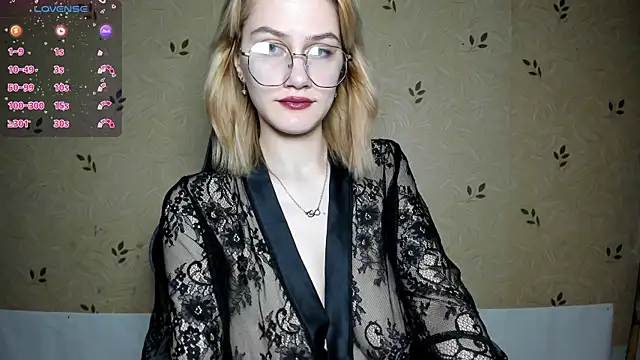 Snapshot of NicoleDaviss chatting on July 4, 7:20 pm NicoleDaviss online show from July 4, 7:20 pm