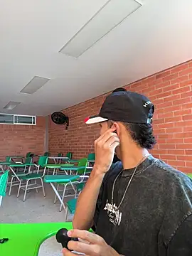 Snapshot of HarryGaze chatting on February 27, 1:11 pm HarryGaze online show from February 27, 1:11 pm