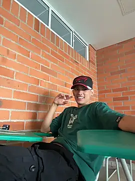 Snapshot of HarryGaze chatting on April 6, 3:13 pm HarryGaze online show from April 6, 3:13 pm