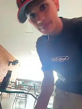 Snapshot of HarryGaze chatting on April 8, 6:08 pm HarryGaze online show from April 8, 6:08 pm