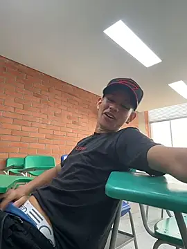 Snapshot of HarryGaze chatting on April 10, 1:27 pm HarryGaze online show from April 10, 1:27 pm