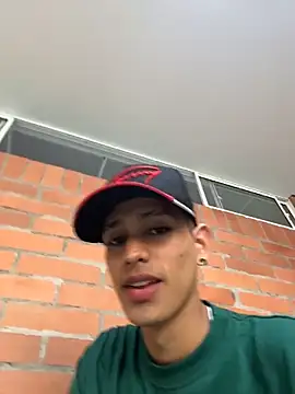 Snapshot of HarryGaze chatting on April 11, 8:24 pm HarryGaze online show from April 11, 8:24 pm