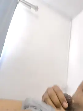 Snapshot of emperator13 chatting on April 10, 9:03 am emperator13 online show from April 10, 9:03 am