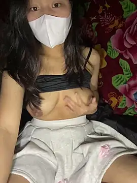 Snapshot of Shin-kin chatting on March 13, 1:12 am Shin-kin online show from March 13, 1:12 am