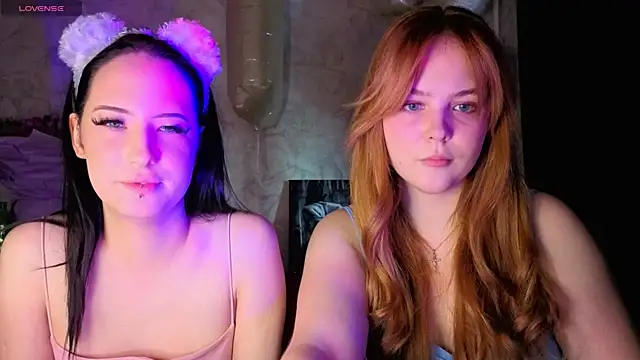 Snapshot of Elle_Funning chatting on April 17, 9:01 am Elle Funning online show from April 17, 9:01 am