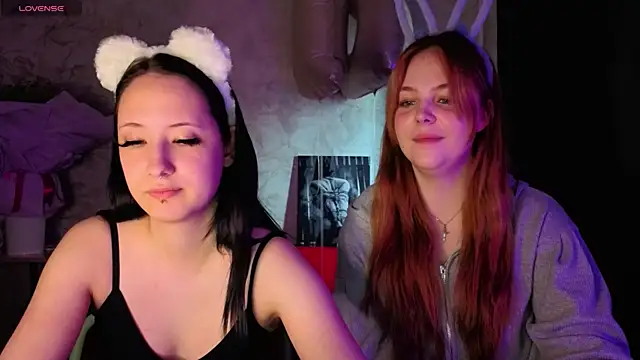 Snapshot of Elle_Funning chatting on April 19, 9:08 am Elle Funning online show from April 19, 9:08 am