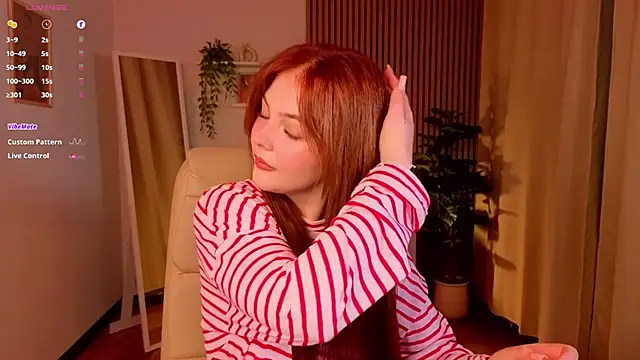 Snapshot of Elle_Funning chatting on May 8, 3:12 am Elle Funning online show from May 8, 3:12 am