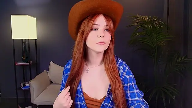 Snapshot of Elle_Funning chatting on May 14, 3:24 am Elle Funning online show from May 14, 3:24 am
