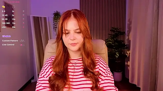 Snapshot of Elle_Funning chatting on May 15, 11:34 pm Elle Funning online show from May 15, 11:34 pm