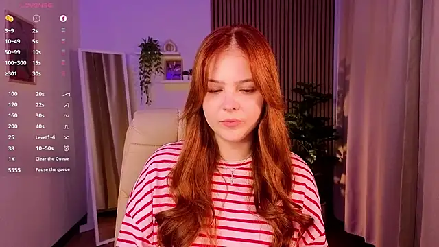 Snapshot of Elle_Funning chatting on May 15, 11:56 pm Elle Funning online show from May 15, 11:56 pm