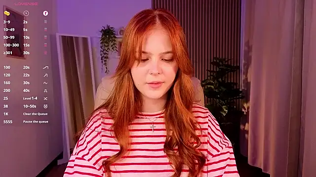 Snapshot of Elle_Funning chatting on May 16, 12:18 am Elle Funning online show from May 16, 12:18 am