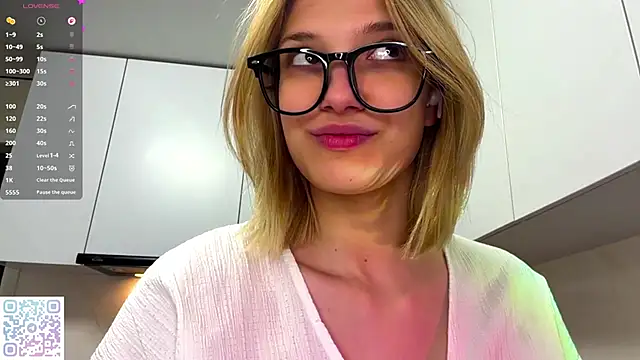 Snapshot of Carolini_i chatting on May 31, 6:09 pm Carolini i online show from May 31, 6:09 pm