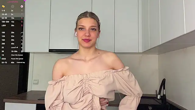 Snapshot of Carolini_i chatting on June 5, 4:13 pm Carolini i online show from June 5, 4:13 pm