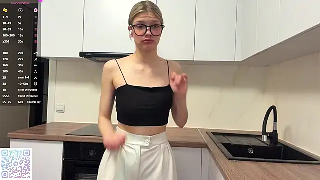 Snapshot of Carolini_i chatting on June 14, 4:09 pm Carolini i online show from June 14, 4:09 pm