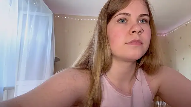 Snapshot of Amy_Maev chatting on June 18, 9:14 am Amy Maev online show from June 18, 9:14 am