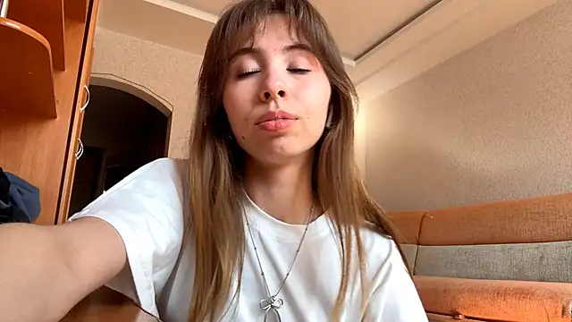 SerenaHawthorne online show from March 12, 9:26 am