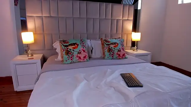 Tiffanyy Lam online show from March 4, 9:54 pm