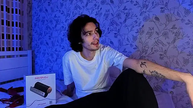 crybae online show from March 16, 8:35 pm