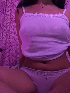 Snapshot of eemilyy22 chatting on March 3, 2:39 am eemilyy22 online show from March 3, 2:39 am