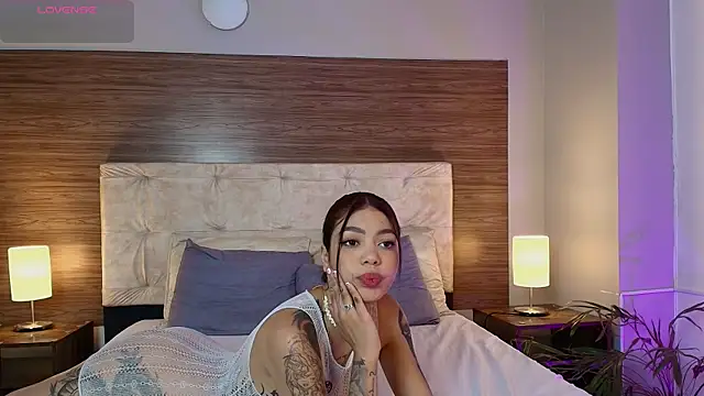 Snapshot of CamilaVelour chatting on June 24, 7:07 am CamilaVelour online show from June 24, 7:07 am