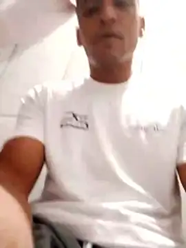 Snapshot of Rodr_go14 chatting on April 21, 12:23 am Rodr go14 online show from April 21, 12:23 am
