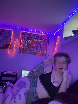 Snapshot of LaurenRae_x chatting on March 11, 6:47 pm LaurenRae x online show from March 11, 6:47 pm