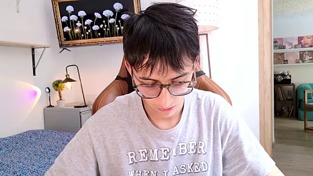 Snapshot of Sr_evann chatting on June 6, 4:55 pm Sr evann online show from June 6, 4:55 pm