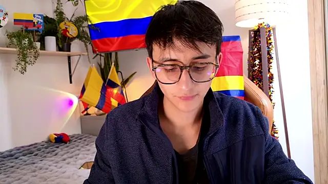 Snapshot of Sr_evann chatting on June 16, 4:31 pm Sr evann online show from June 16, 4:31 pm