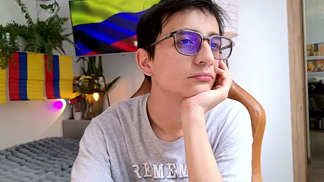 Snapshot of Sr_evann chatting on July 15, 4:01 pm Sr evann online show from July 15, 4:01 pm