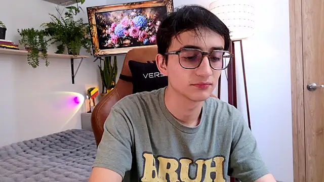 Snapshot of Sr_evann chatting on July 31, 6:40 pm Sr evann online show from July 31, 6:40 pm